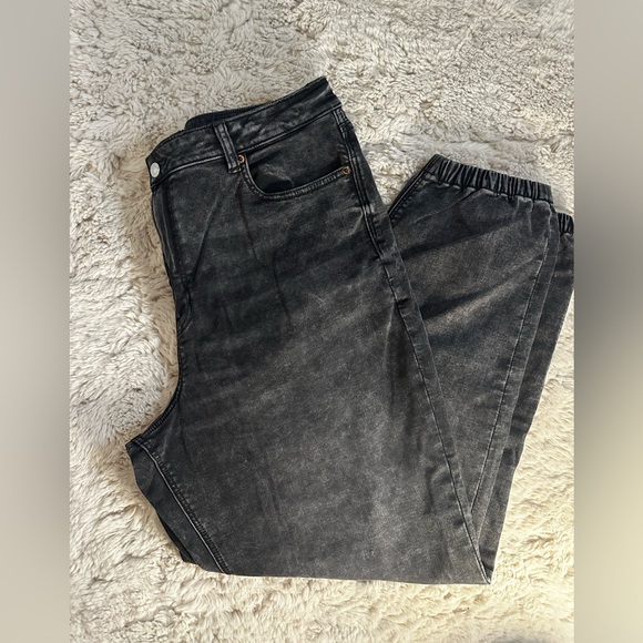 Black/gray wash jeans very comfortable stretchy with a cuffed bottom. - Picture 1 of 6